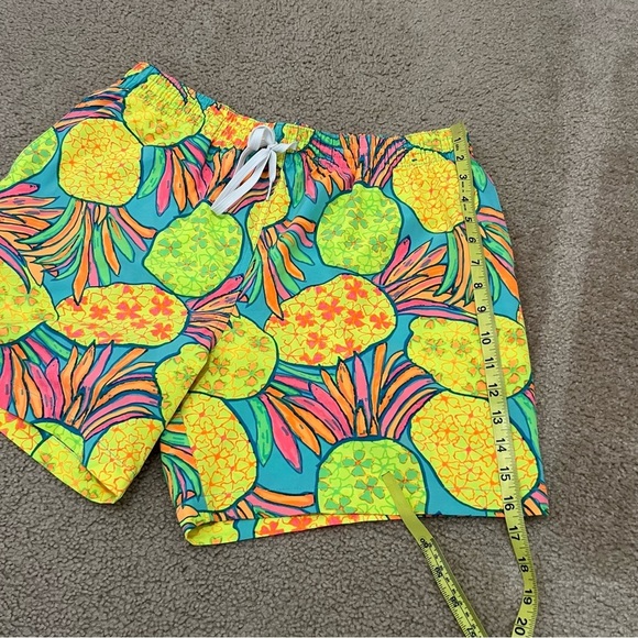 Chubbies Swimming Shorts Men’s X LARGE 
Look Colorful Pineapple 5.5” Swim Trunks - Picture 12 of 16